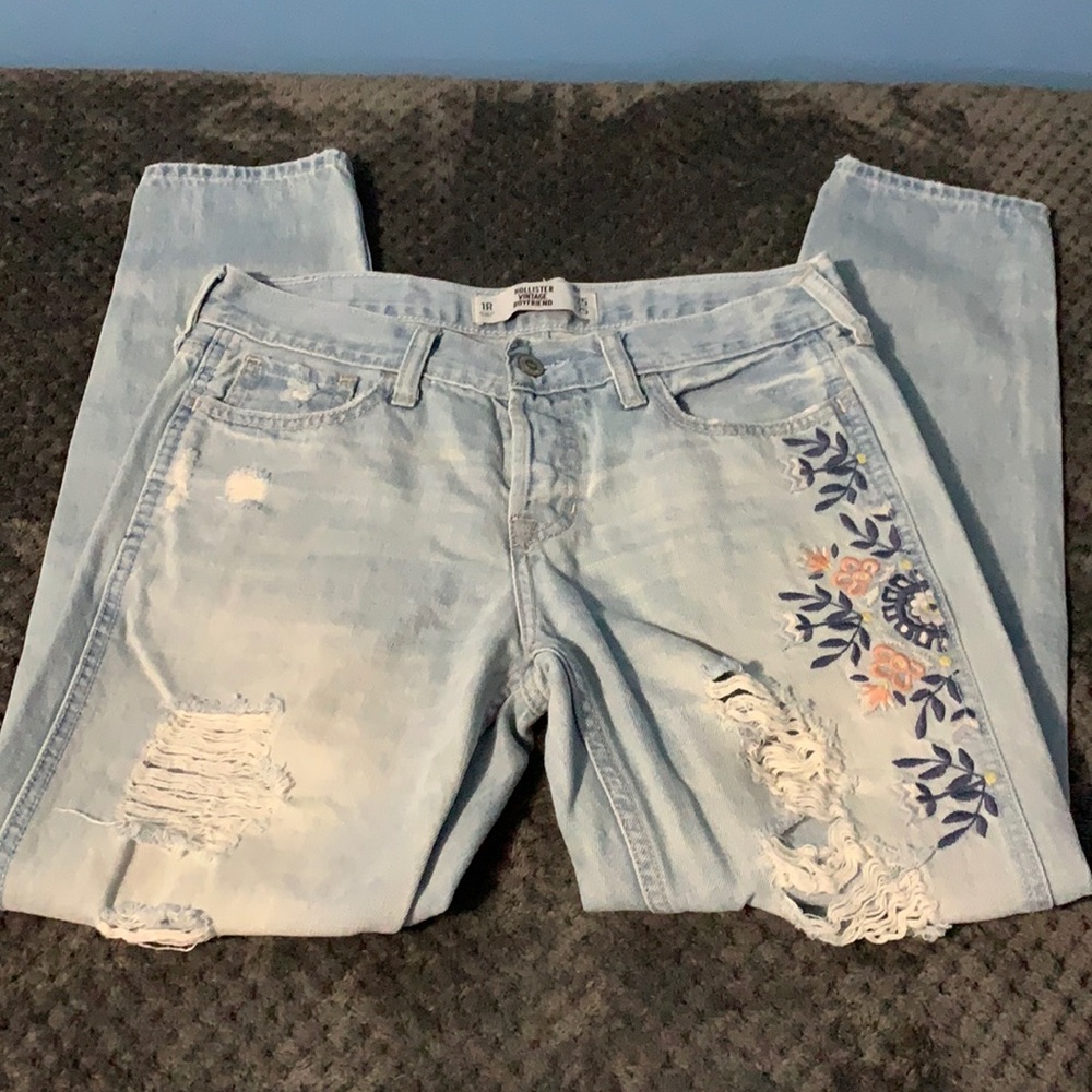 Hollister vintage boyfriend destroyed jeans
